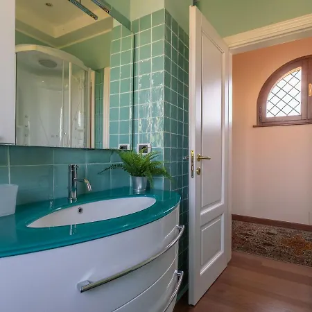 Villa Elegant In The Hills Of Tortoreto With A Garden *