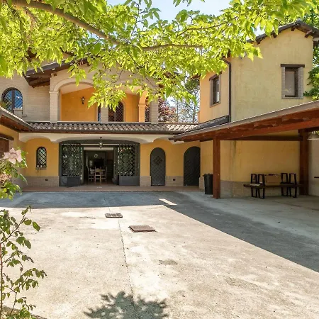 Elegant In The Hills Of Tortoreto With A Garden Villa